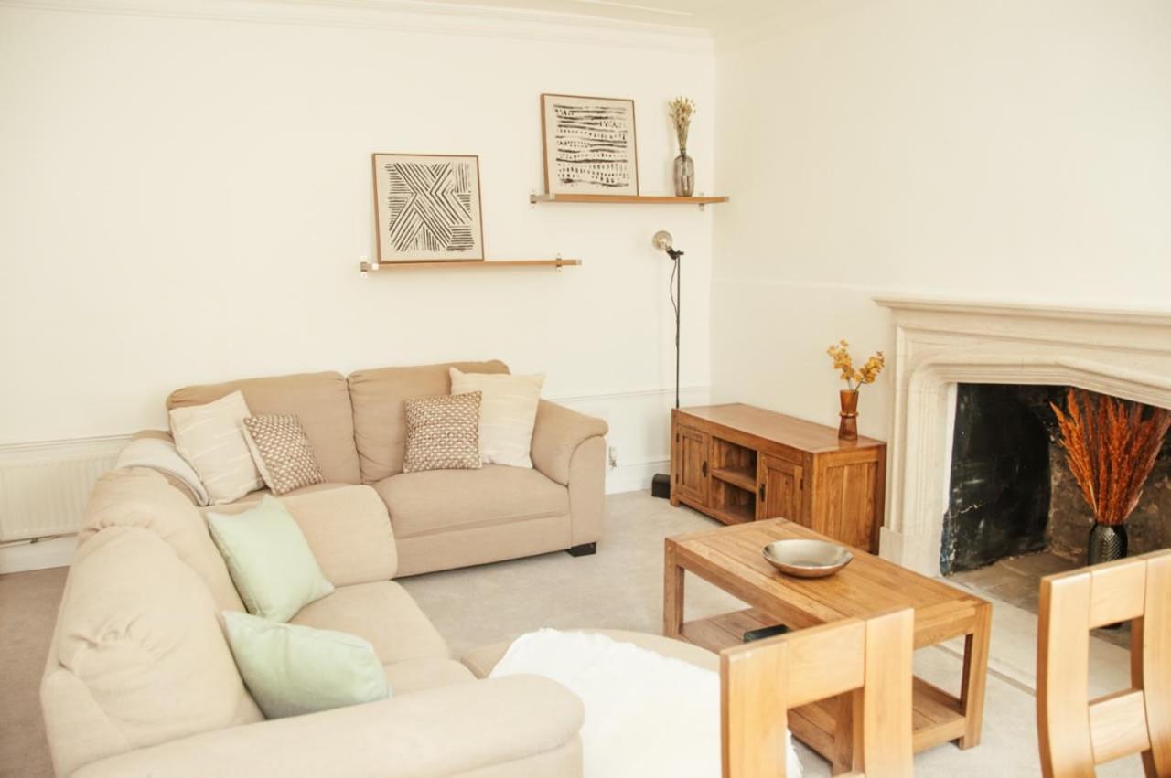 Garden Flat In Period Property Centrally Located Bath Exterior photo